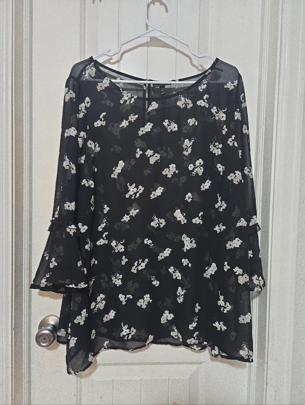 Lane Bryant Size 20 Black White Floral Sheer Blouse Bell Sleeve Overlay Top